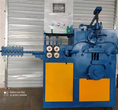 Máy tạo hình móc áo CNC
